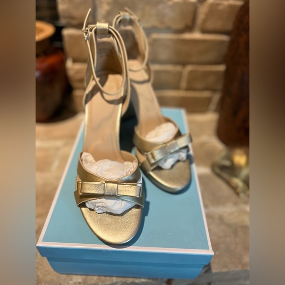 Draper James RSVP Averie, open toe heels/sandals, 3.75" heel, gold. 9.5m new - Picture 3 of 11